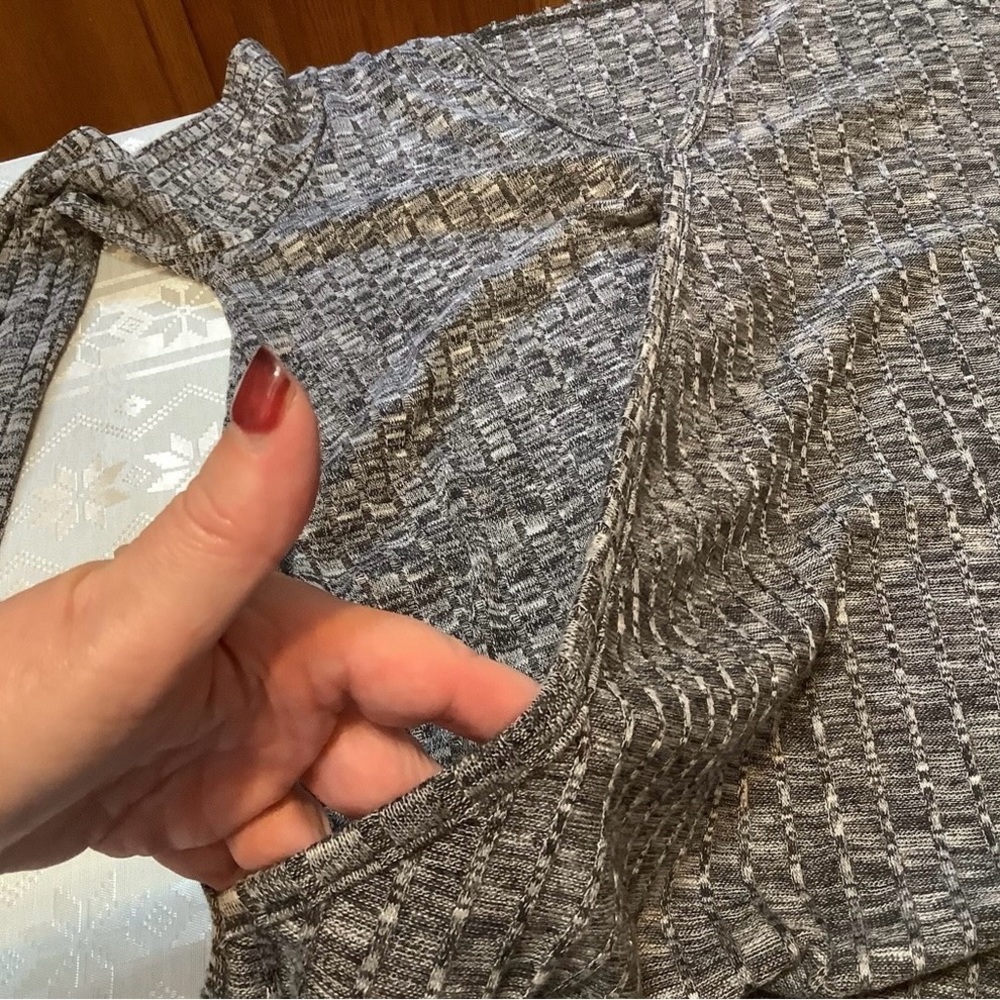Line Up Top Women’s Size Small Knit Cross Over Grey - Picture 4 of 14